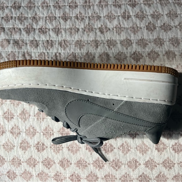 8.5 - Picture 4 of 10